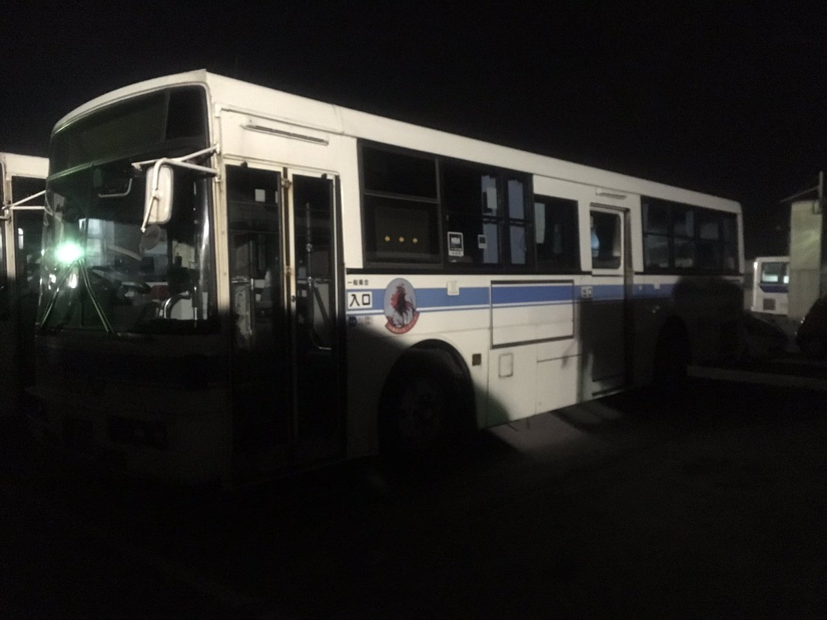 沖縄のバス好き 廃車ですか この前 夜行ったので部品取りなのかはわかりませんでしたが