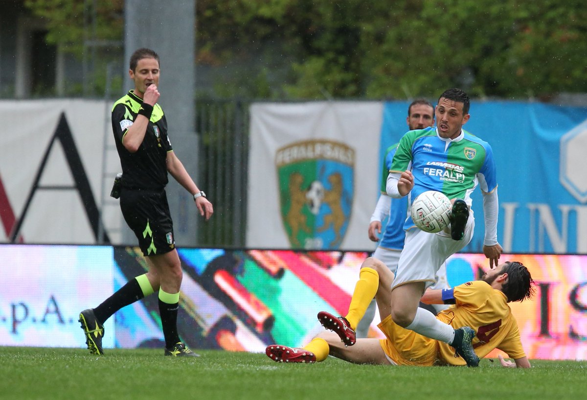 unionbrescia's tweet photo. Sarà il signor Pietropaolo l'arbitro di #FERMAC
I precedenti -> https://t.co/wANFnlaZQe
#Feralpisalò
@Calciobresciano
@iamcalciobresci https://t.co/TgOZ8o9JS7
