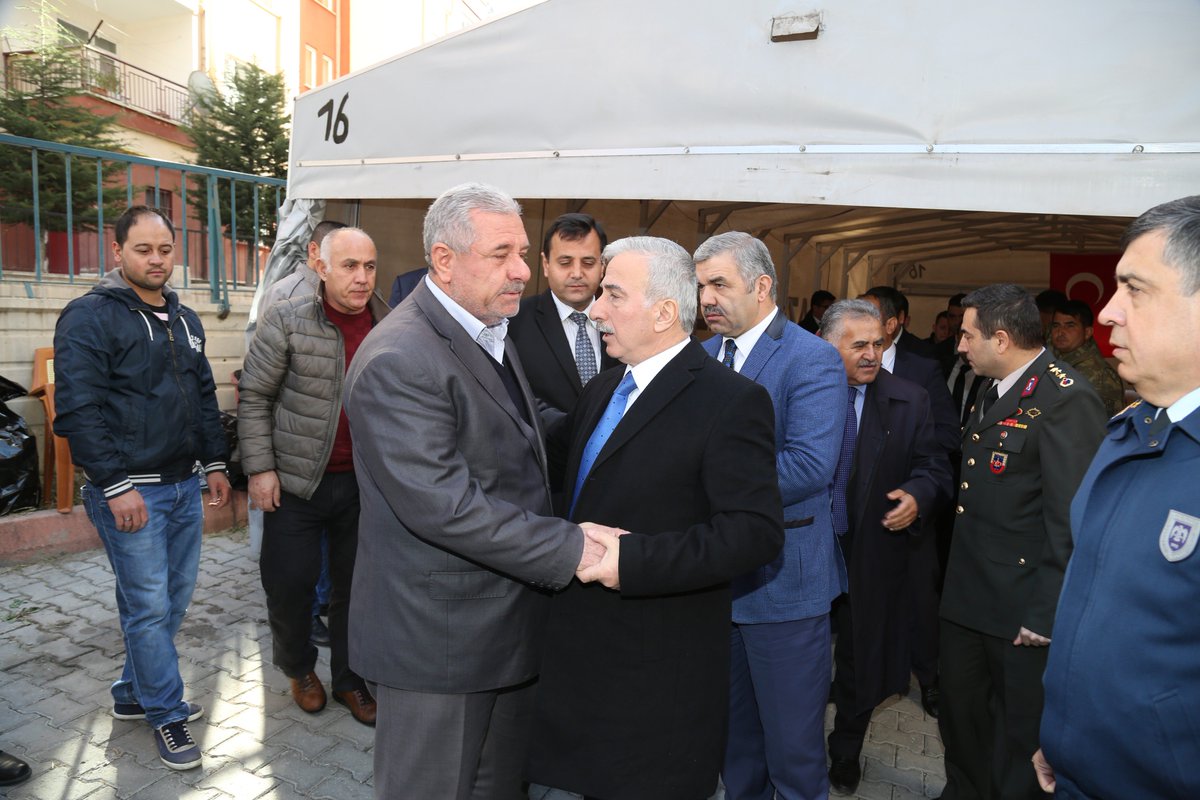 kayserivaliligi's tweet photo. Vali Kamçı Şehidimiz Selim Şener’in Mevlidine Katıldı..https://t.co/iqUysrsxCc https://t.co/pdbRZjUx1j