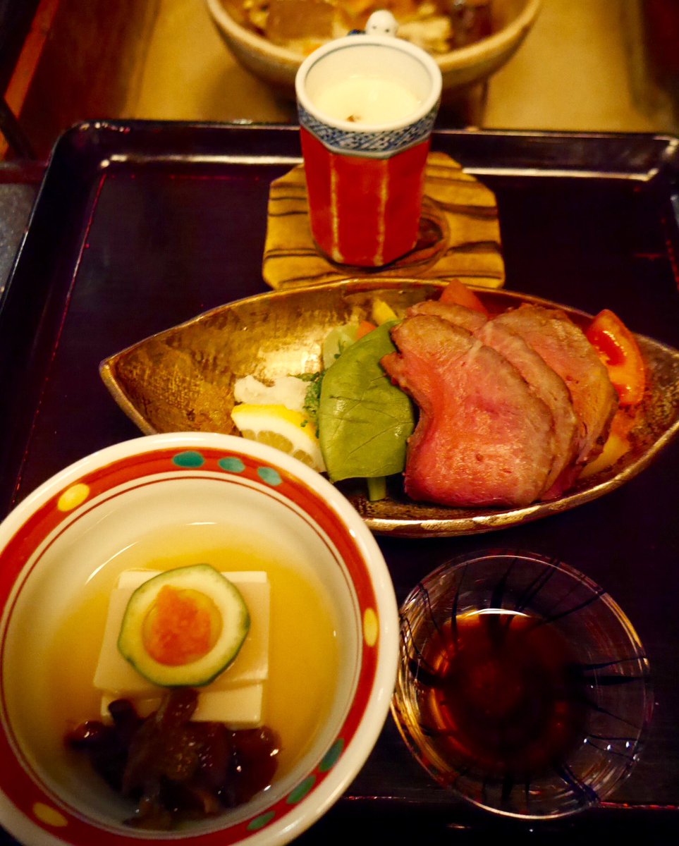 ゆかり お造りは鯉の洗い マス 河ふぐと呼ばれるナマズ きれいな八寸 メインは飛騨牛の焙烙焼き 朴葉みそで ローストビーフも出てきました 河ふぐのから揚げは 弾力があってぷりぷり 身はクセがなくうま味がある ごちそうさまでした ๑ ڡ ๑ ゆかり お造りは鯉の洗い マス 河ふぐと呼ばれるナマズ きれいな八寸 メインは飛騨牛の焙烙焼き 朴葉みそで ローストビーフも出てきました 河ふぐのから揚げは 弾力があってぷりぷり 身はクセがなくうま味がある ごちそうさまでした ๑ ڡ ๑