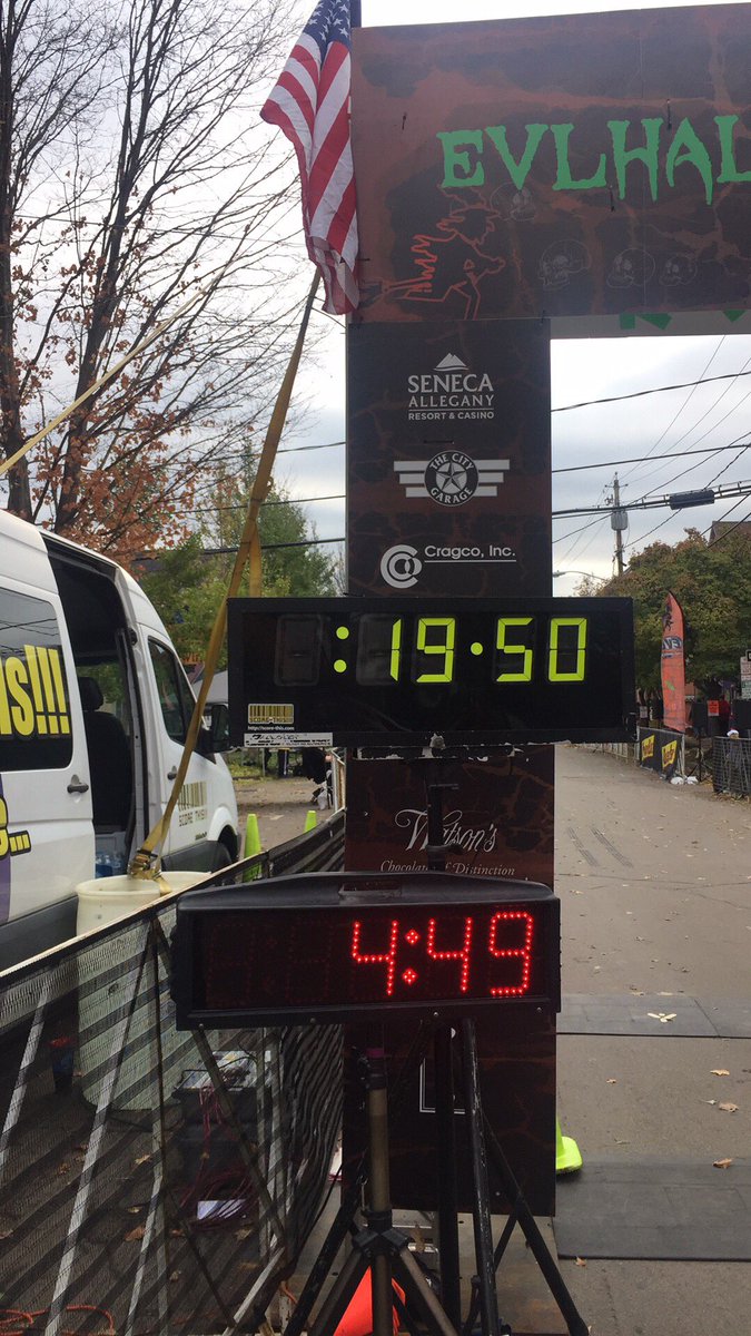 ScoreThisLive's tweet photo. Anyone have the time? #2races2clocks #scorethis #EVLHalf https://t.co/8NSyWgeMIZ