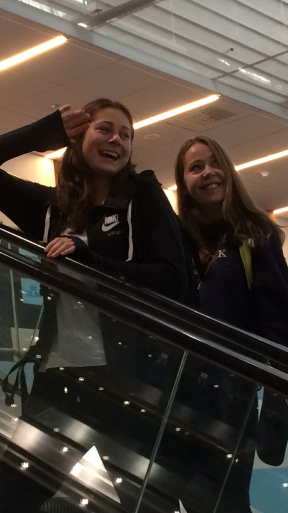 Verywellner's tweet image. Äventyret börjar! Maja och Fredrika på väg till Australien! 👍❤️❤️