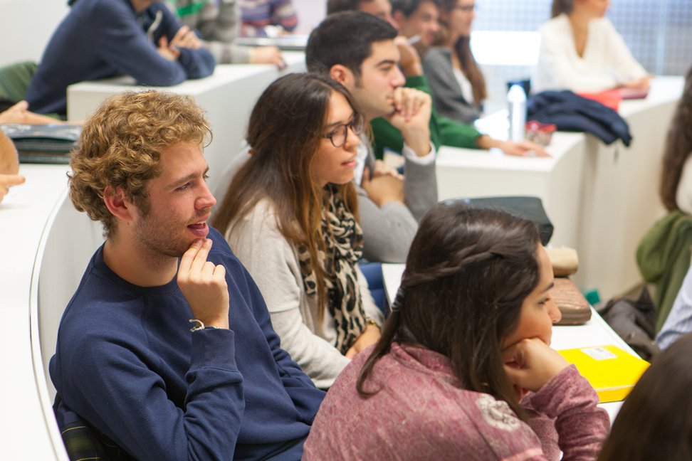 EconomUnav's tweet image. 2ª sesión de la #AlumniExperience, con @mazapatero, @ludomastro5, @titounda, @albadocusign e Íñigo Arias.
unav.edu/web/facultad-d…