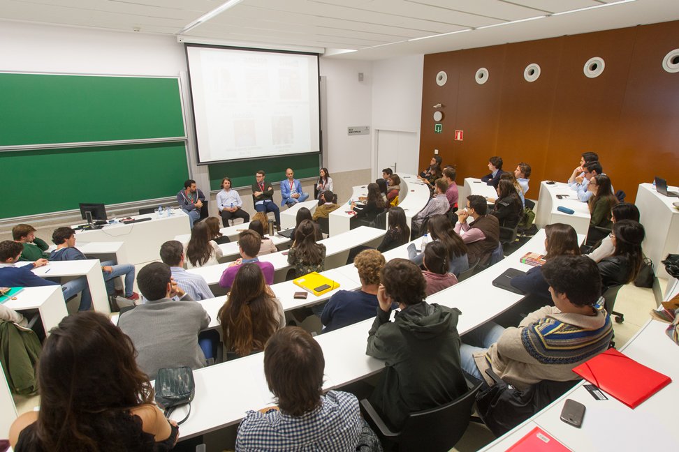 EconomUnav's tweet image. 2ª sesión de la #AlumniExperience, con @mazapatero, @ludomastro5, @titounda, @albadocusign e Íñigo Arias.
unav.edu/web/facultad-d…