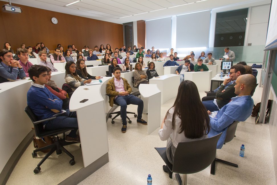 EconomUnav's tweet image. 2ª sesión de la #AlumniExperience, con @mazapatero, @ludomastro5, @titounda, @albadocusign e Íñigo Arias.
unav.edu/web/facultad-d…