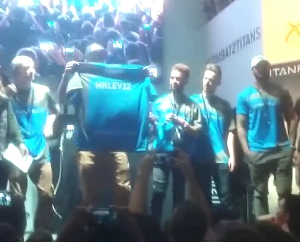 Jessicaom93's tweet photo. j'ai passe un excellent dimanche a la #PGW16  #combat2titans 
👌 @thibaultmiami @MrLEV12 https://t.co/YdrfC3Is71