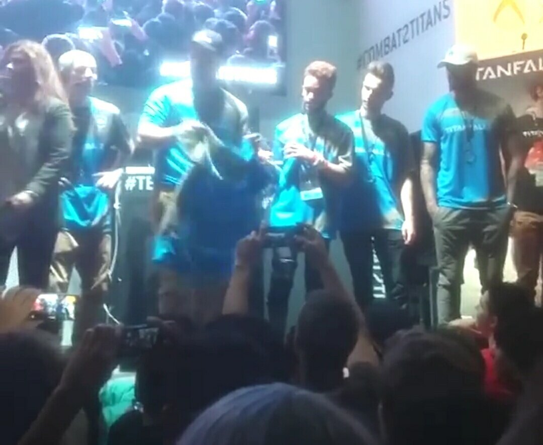 Jessicaom93's tweet photo. j'ai passe un excellent dimanche a la #PGW16  #combat2titans 
👌 @thibaultmiami @MrLEV12 https://t.co/YdrfC3Is71