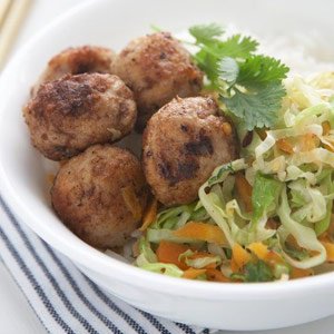 Looking for an easy #WeekdayMeal? Try this Pork rissole with cabbage stir-fry recipe for #dinner- buff.ly/2ecCb3e