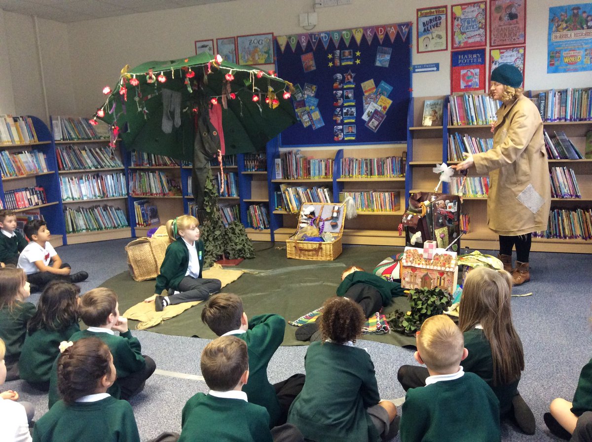 LyndonGreenJnr's tweet photo. 3E's Gretel realises poor Hansel is very sad...#languagealive https://t.co/9ptYBiDZPU