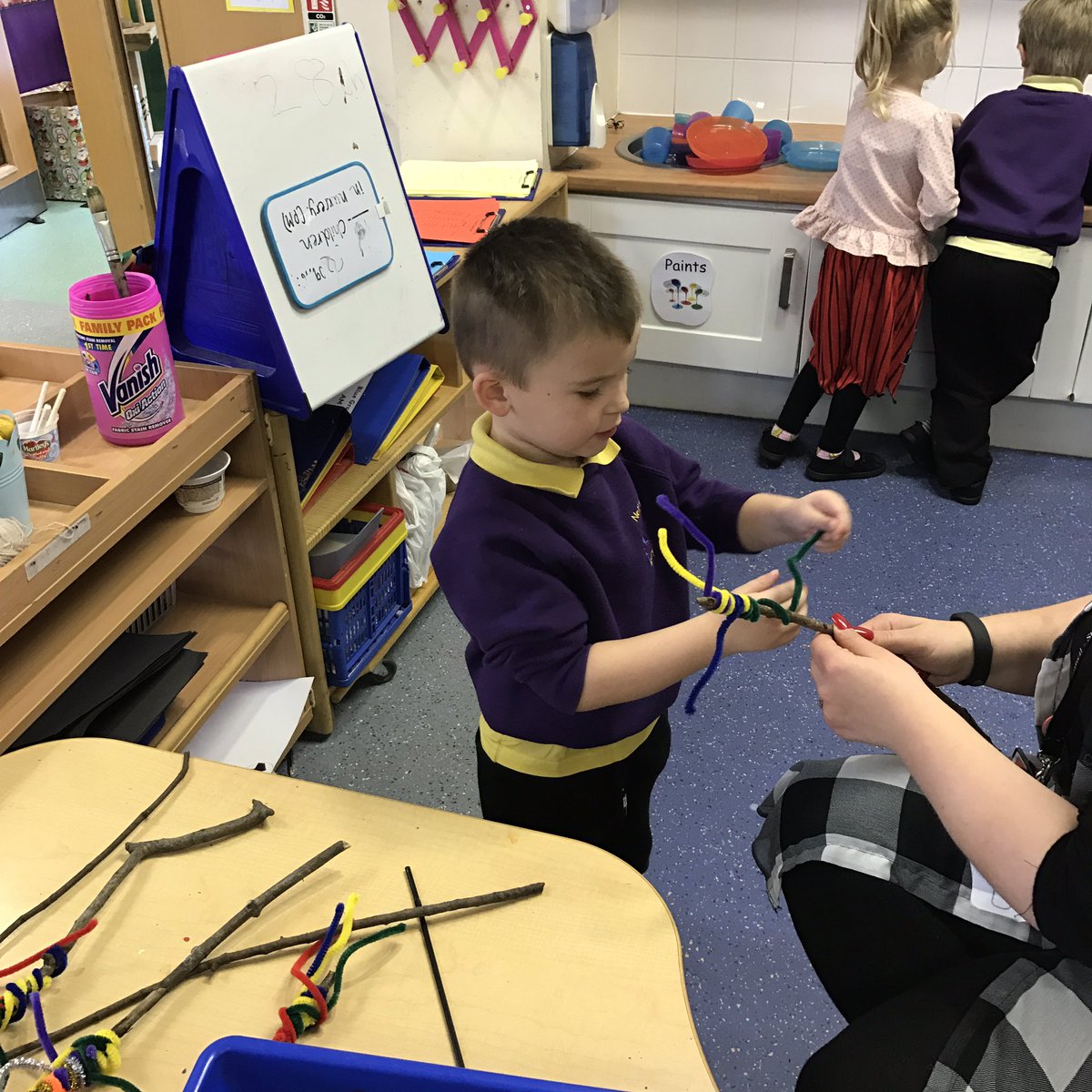 netherweans's tweet photo. Using natural resources to make fireworks #idl #goodconcentration๐ฅ https://t.co/aLmyju5Row