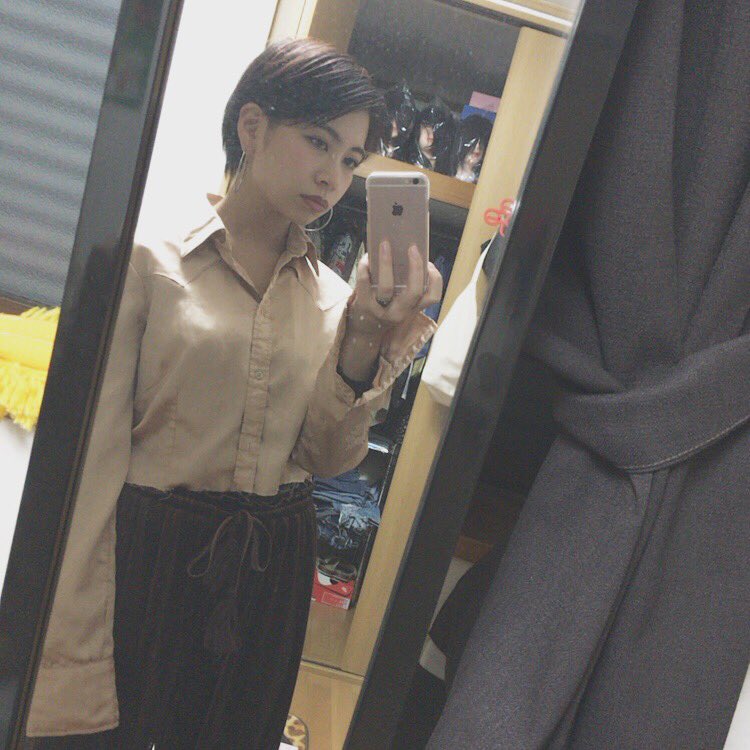 ayumi____dr's tweet photo. 洋服の写真撮ろ〜と思ったら
背景がエグい👩🏻👩🏻👩🏻👩🏻
カットウォッグ10体以上はおーちにあるよ👩🏻
試験用後何体配られるの👩🏻
クローゼットぱんくしちゃう👩🏻👩🏻👩🏻
#me #ootd 
#diamondrush 
#ダイヤモンドラッシュ芸能事務所 https://t.co/VKURIEvwJp