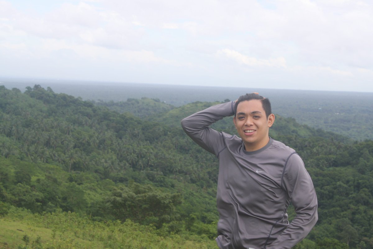 migskatipunero's tweet photo. Mt. Talamitam pare, ayos to first time eh. Solid na mga tanawin dito, pogi ko pa grabe 100% goodshit πππΏ eto dahon nature lover kuno #USTMC https://t.co/1q5j5HCqat