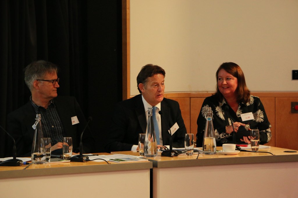 Aon_FoodDrink's tweet photo. Vince West @Aon_AGRC is joined by Jill Rutter @britishfuture + David Camp of Association of Labour Producers #fdfeu https://t.co/xfDKtxqciT https://t.co/bfoUgvuT6S