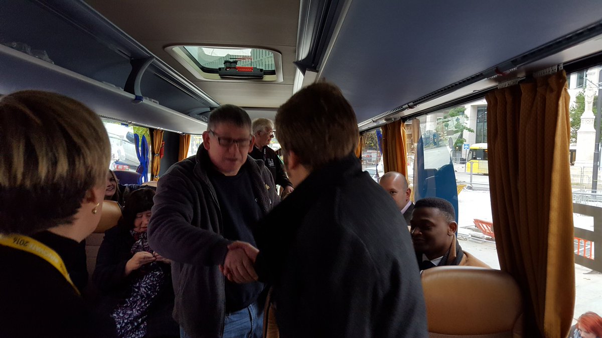 McrYouthMarket's tweet image. Handshaking workshop in progress! @mcr_charity @heatherwaters15 @gravelandsugar #smallbizsatmcr @BIPCManchester @ManCityCouncil