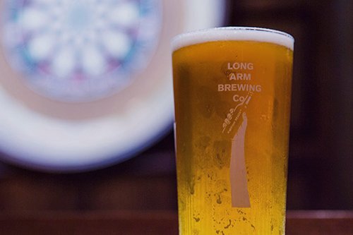 For #ThirstyThursday, it's always gotta be a pint o' <a href="/longarmbrew/">Long Arm Brewing Co</a> at @thebotanistuk share.drinki.com/the-botanist-b…