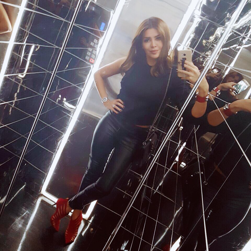 amelbouchoucha's tweet photo. اعذروني على غيابي عنكم الفترة السابقة.. بحبكم #امل_بوشوشه 
#AmelBouchoucha ❤️🌹 https://t.co/hSd9pEJY7a
