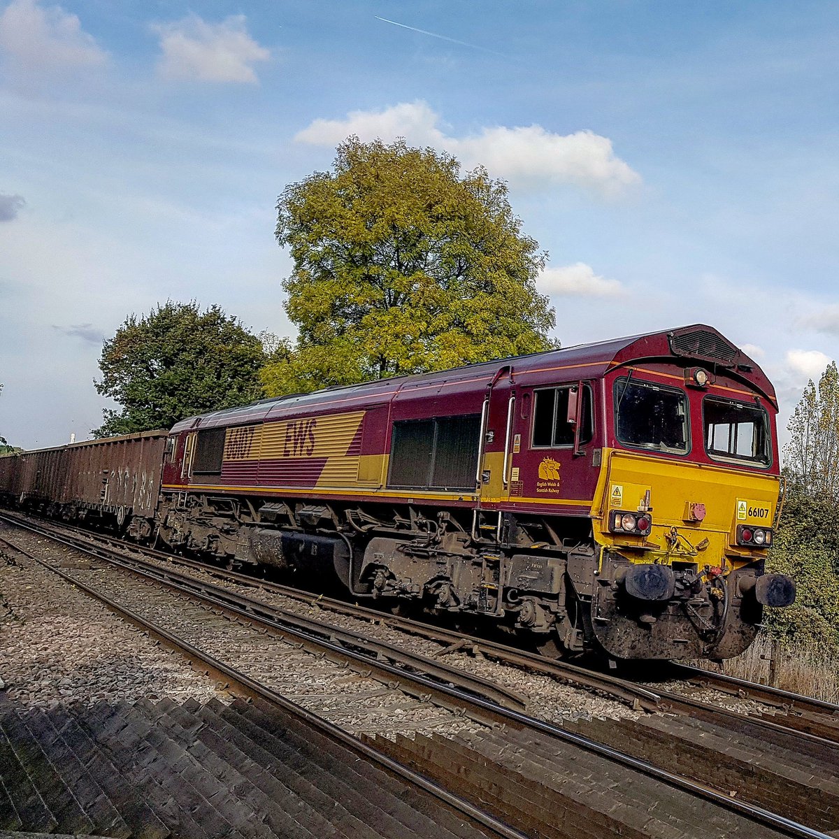 jayGills74's tweet photo. @MedFreightFan 66107 heading down road at Snodland with 6Y55 1107 Angerstein Wharf to Woking Down Yard 03/11/16 https://t.co/QEuftzQGXb