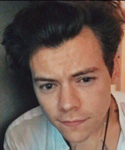 WorldNotes1D's tweet photo. Que rapido le crece el cabello a Harry de octubre 7 a Noviembre 2 ya pronto veremos al H del TMH 😍 #ARIASONEDIRECTION https://t.co/qyP4BboZ51