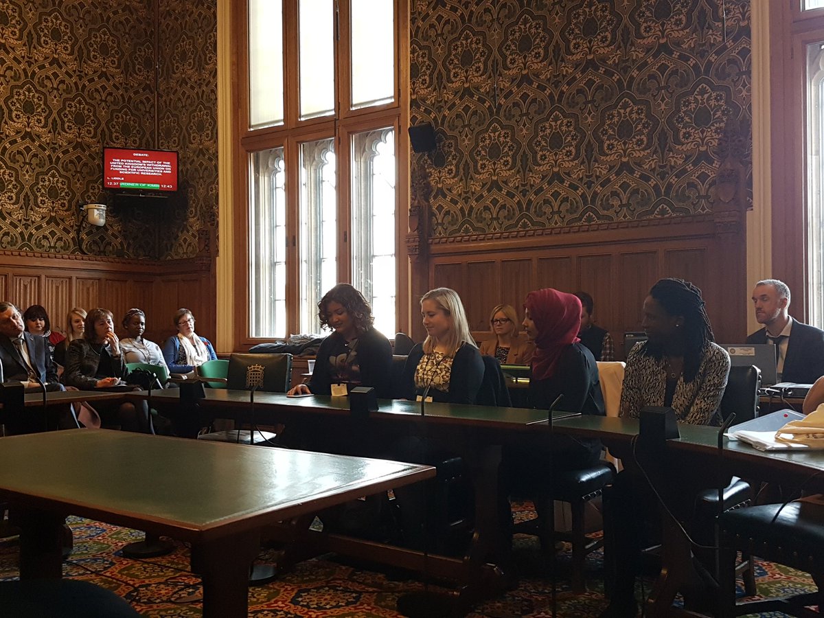 RomaTheEngineer's tweet image. The brilliant engineers behind the crash landing book! @SheffUniEng engineeringis.co.uk #engineeringis