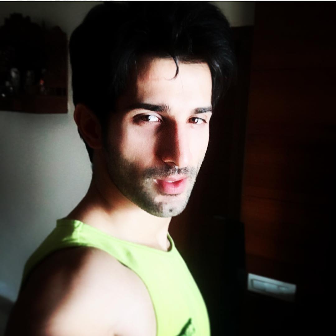 tikit12's tweet photo. Nd after a long time insta update by @TheSidhantGupta The Magic Hour #JustBeforeSunset 
Nd he is looking so awesome 😃 https://t.co/QbmuNgeZjb