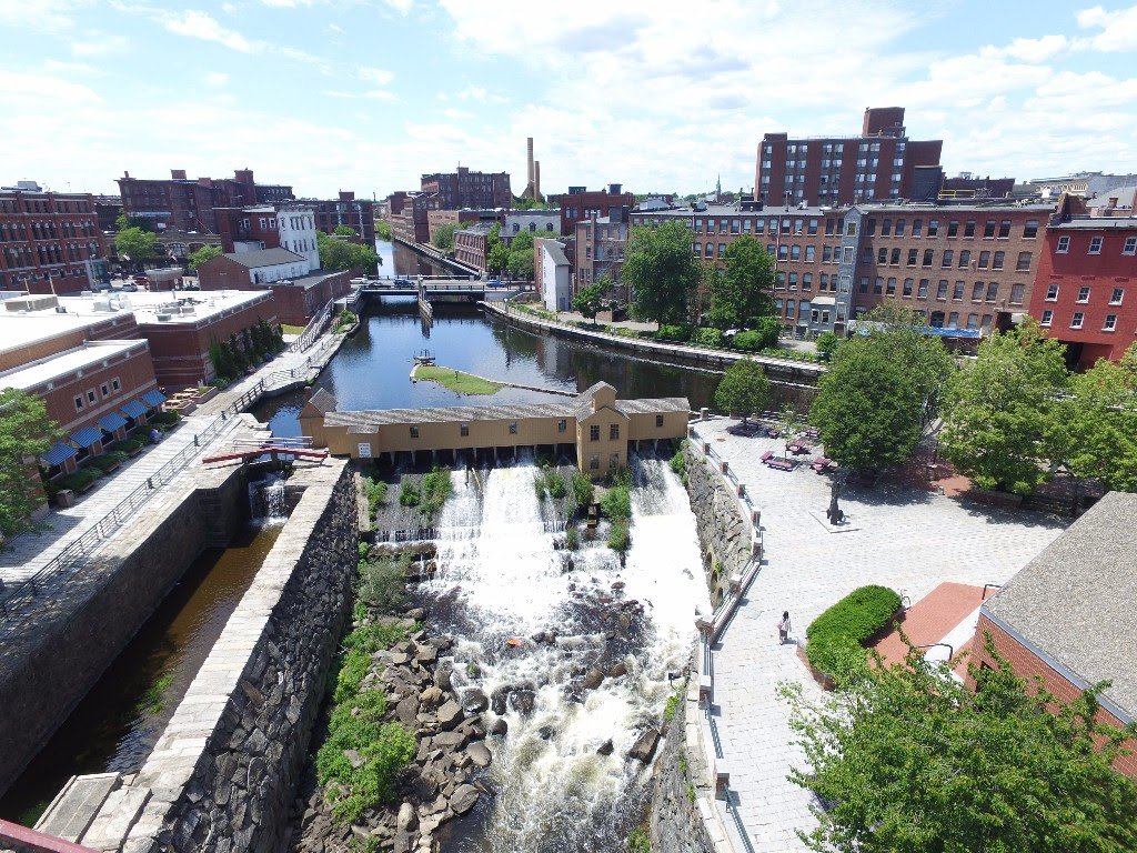 LikeLowell's tweet photo. One of our favorite lunch spots in #Lowell is the #LowerLocks Plaza! It comes with a waterfall! What could be better? #LikeLowell #Explore https://t.co/02cLE7Bm78