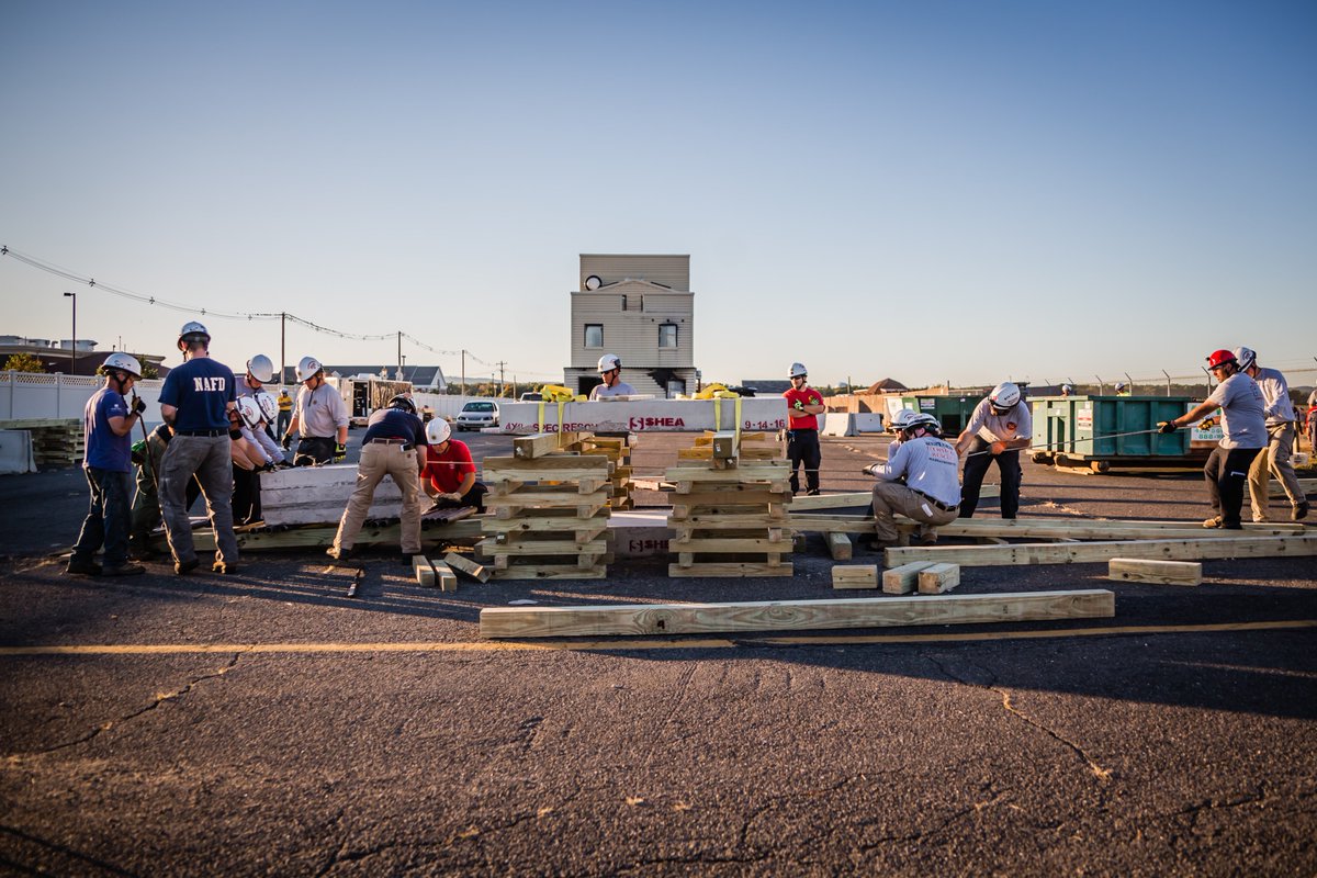 PublicSafetyMM's tweet image. New Video: MA Tech Rescue Teams tasked with moving a huge block of concrete over 3 obstacles - without power tools! goo.gl/f6b6ga