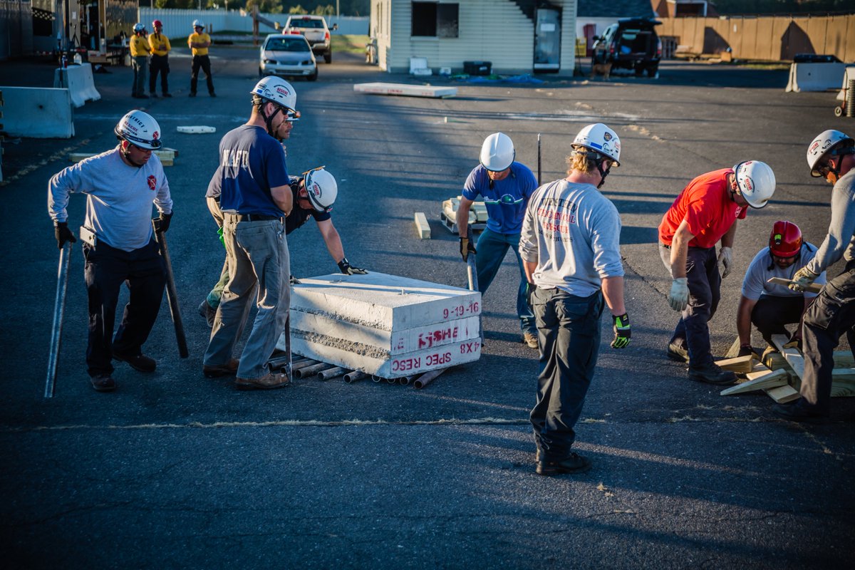 PublicSafetyMM's tweet image. New Video: MA Tech Rescue Teams tasked with moving a huge block of concrete over 3 obstacles - without power tools! goo.gl/f6b6ga