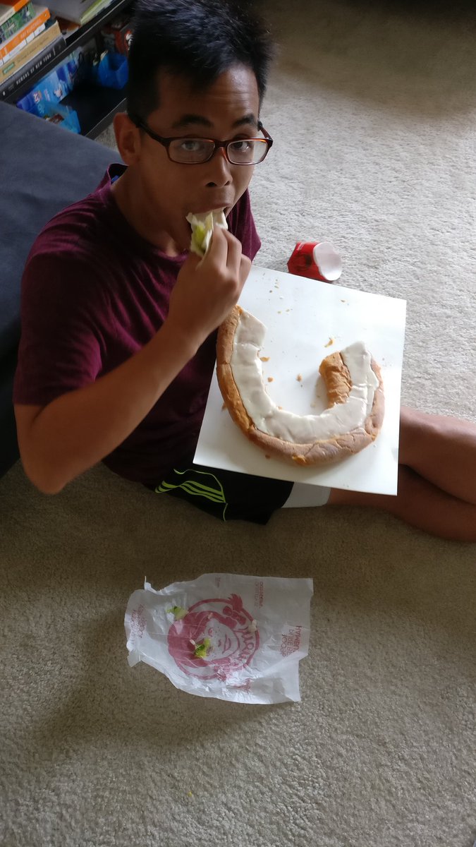 davidhooo's tweet photo. I can't stop eating, HALP!!! https://t.co/b9Q9K1508d