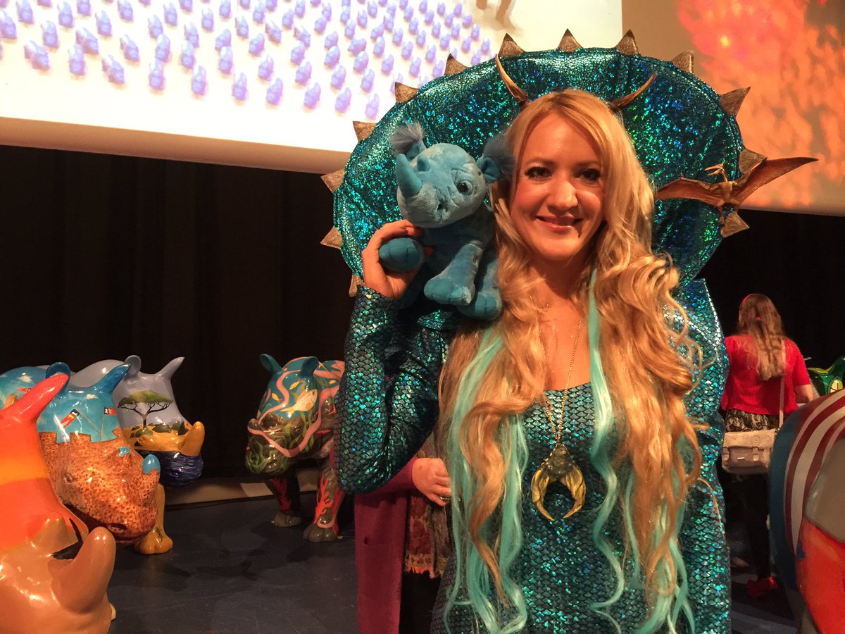 Having a fab time meeting the lovely @mandiipope , Ted and <a href="/RhinosaurCav/">Rhinosaur</a> at the <a href="/GreatBigRhinos/">Great Big Rhinos</a> auction 💙 #SaveTheRhino