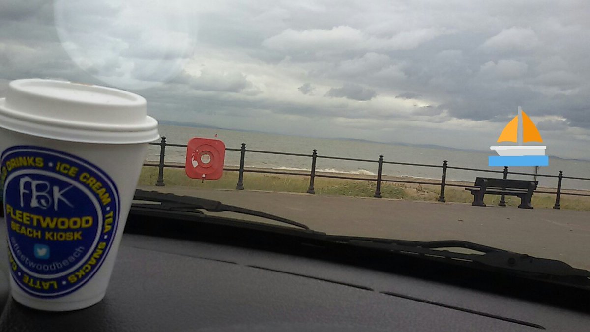 Ruthey_R's tweet photo. Lunch with a view #chillythursday #hotchocky @fleetwoodbeach #BestGBTwitterShop https://t.co/N02KHPiWTc