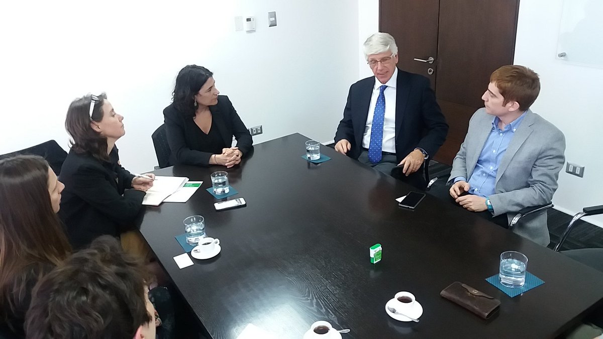 Sernatur's tweet photo. Subsecretaria @javieramontes y DN de @Sernatur dialogan sobre desafíos del turismo sustentable con @GSTCouncil @ecotourismnet https://t.co/BgvtL8K6Ad