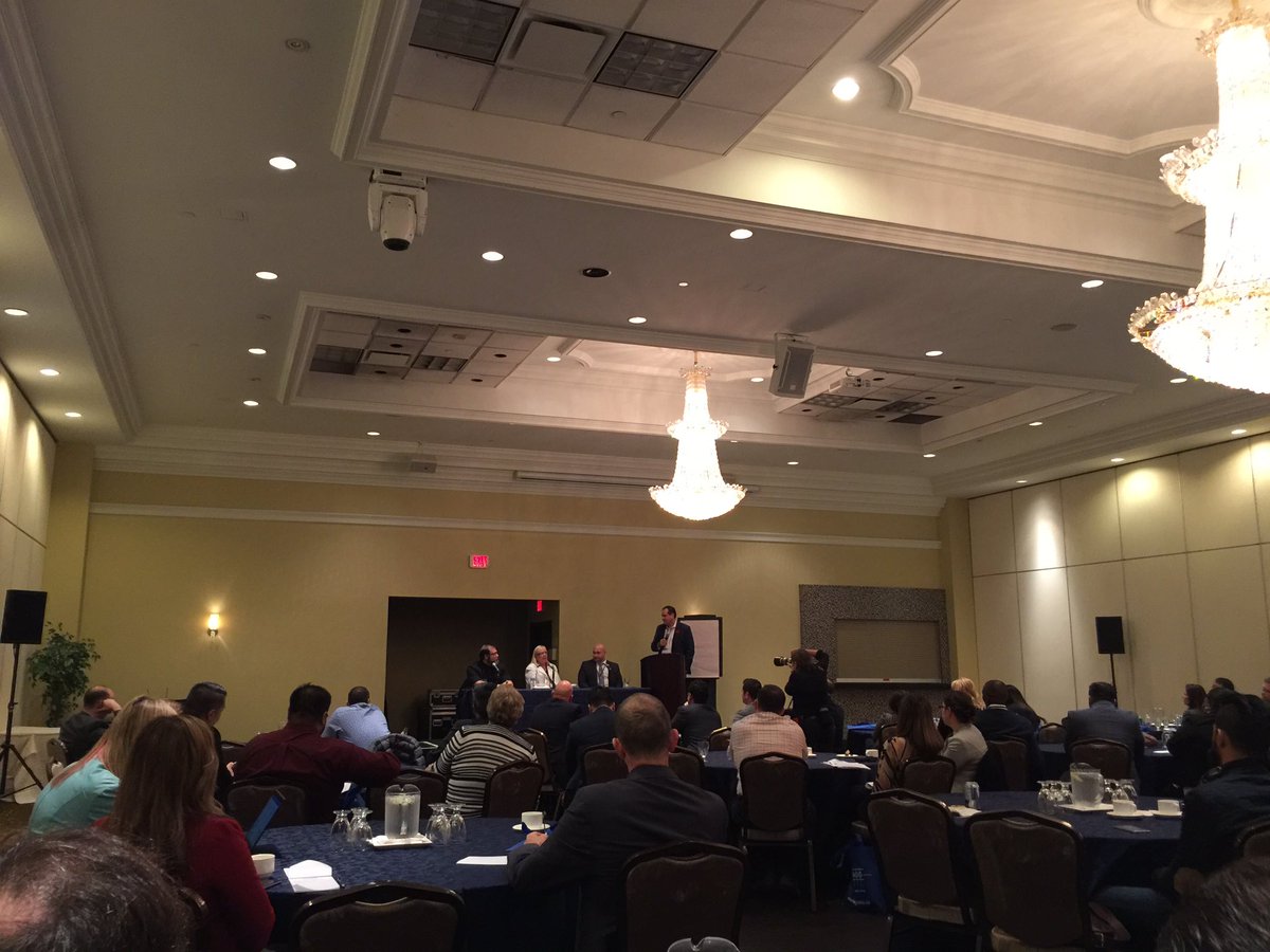 tcarrsnyder's tweet photo. #GTACC2016 Full House for the Tech and CX/EX break out! https://t.co/zJI6fIKc4l