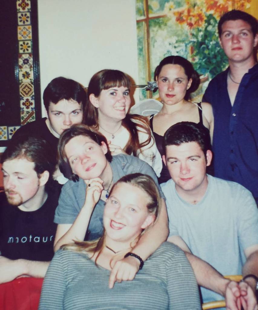 juliacmarchese's tweet image. Some of my favorite people in the world together for Andrea's birthday 2000 #throwbackthur… ift.tt/2fIq5nx