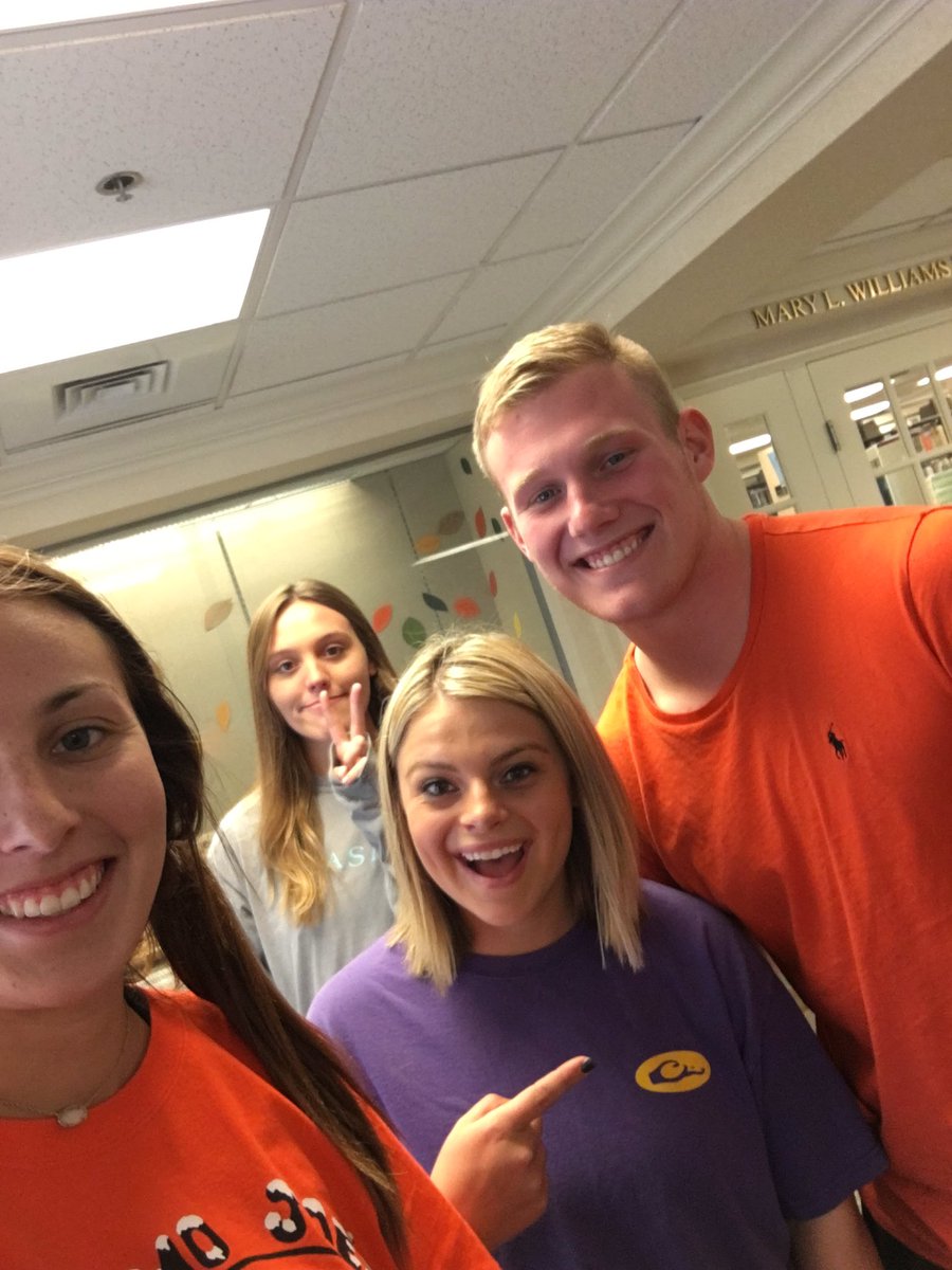 abbydaniellelee's tweet photo. We found our orange #edtechhunt https://t.co/HwmImevqUm