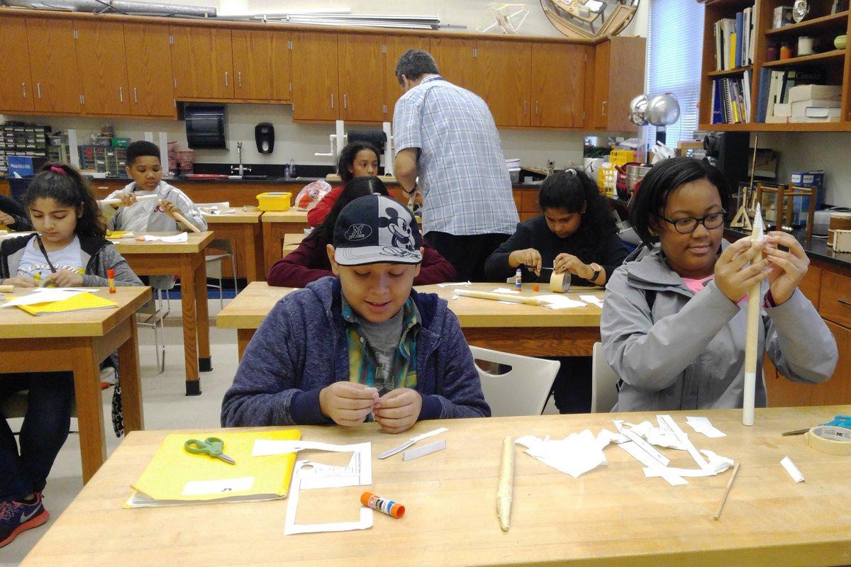 lincolnfdn_'s tweet photo. @LincFoundation 's Whitney M. YOUNG Scholars had a fab time participating in hands-on science experiments at the KCD FabLab. https://t.co/ctP6yn2TId