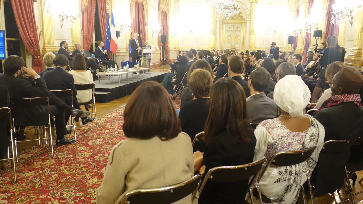 claudebartolone's tweet photo. Cérémonie de remise des diplômes du Master 221 « Fiscalité de l’entreprise » de @Paris_Dauphine. https://t.co/VTs4BWOJc6