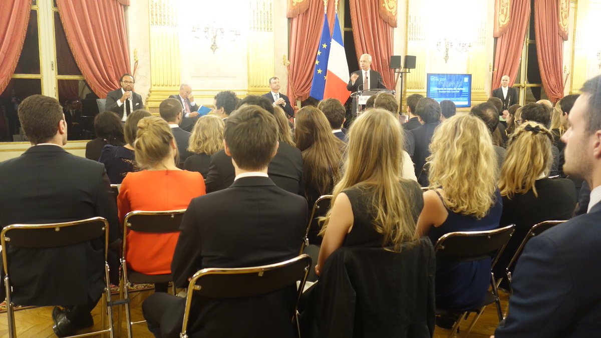 claudebartolone's tweet photo. Cérémonie de remise des diplômes du Master 221 « Fiscalité de l’entreprise » de @Paris_Dauphine. https://t.co/VTs4BWOJc6