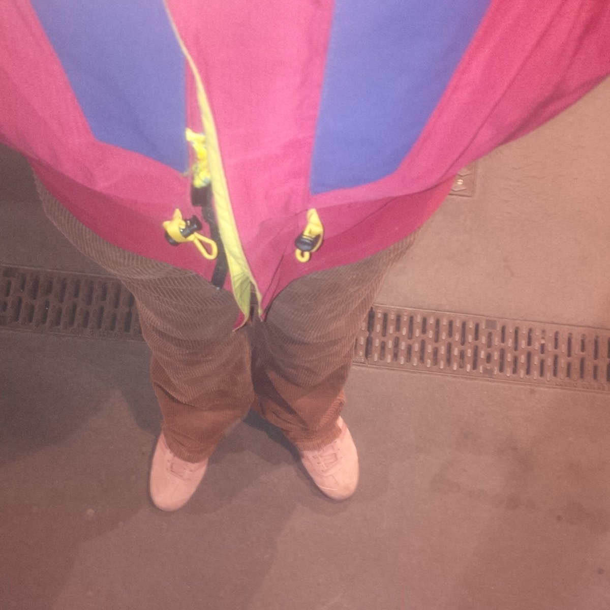 NortysTweets's tweet image. 80s 'Do' up town #BerghausTrango over a #Terrinda, with slit #LoisCords and #PinkHamburgs