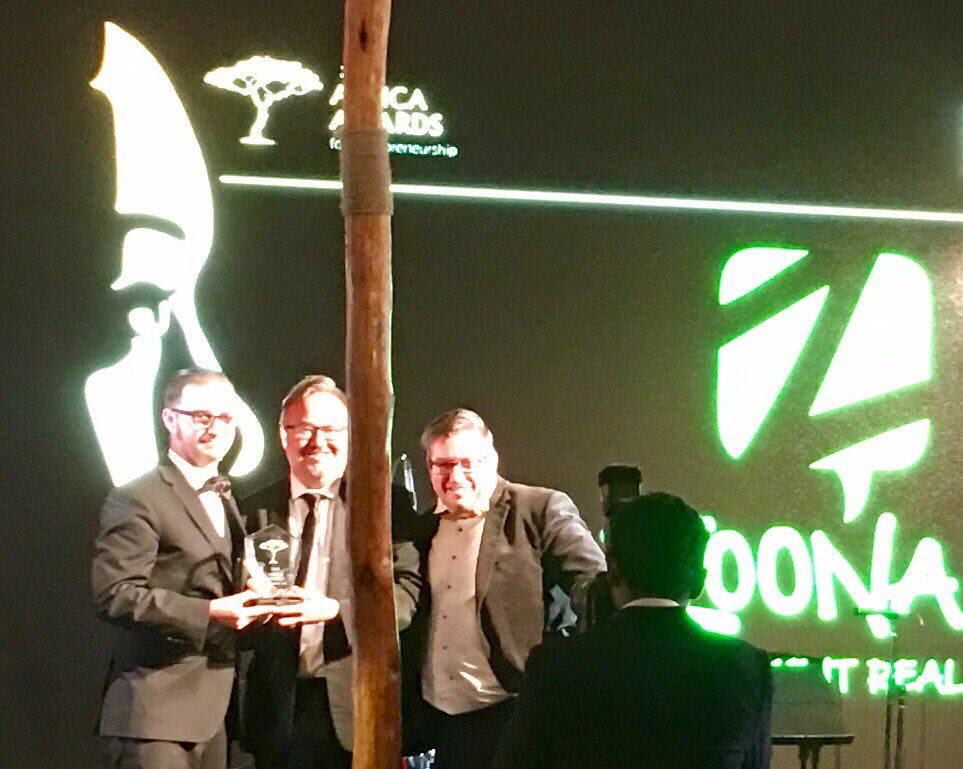 ilovezoona's tweet photo. @zoonabrad and @BrettMagrath accepting the social entrepreneurship #AAE .. #AAE2016 #ALN2016 #ilovezoona #helpingcommunitiesthrive https://t.co/xCQSsPZUbI