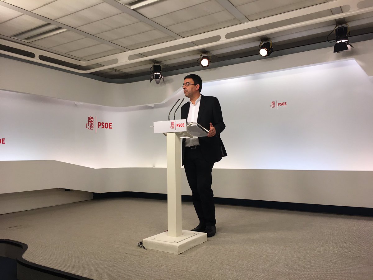 PSOE's tweet photo. .@mariojimenez: este gobierno está hecho para el PP y no para los ciudadanos. Siguen en él algunos de ministros que más daño han hecho https://t.co/AqScDO6o3x