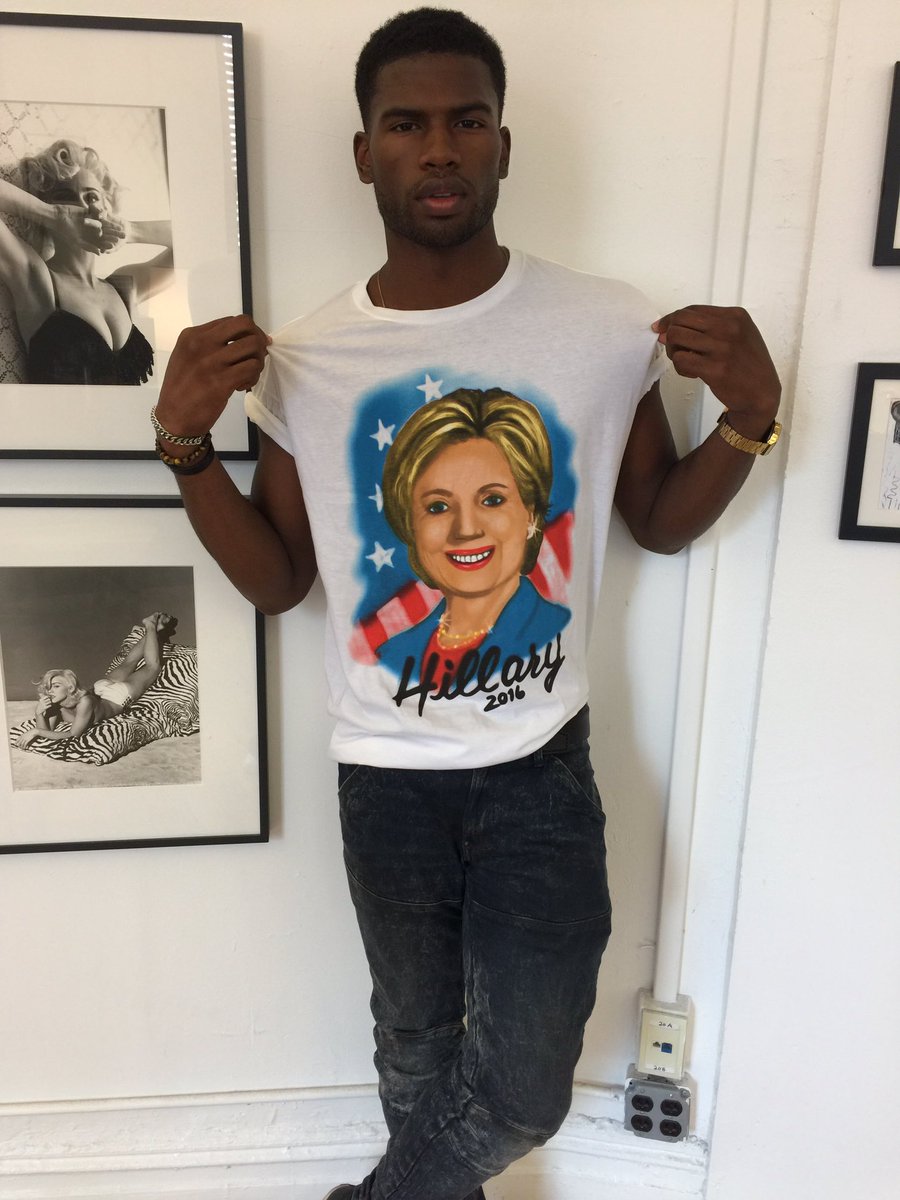 soulartistmgmt's tweet photo. @BroderickHunter showing his support for @HillaryClinton! #HunksForHillary #ModelsOfSoul https://t.co/r4xyThR8mG