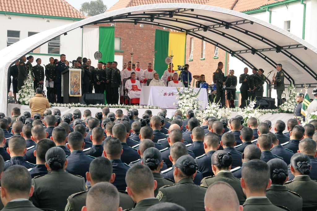 EscuelaDCadetes's tweet image. Encomendado al Todopoderoso los integrantes curso 107 oficiales, próximamente prestarán su servicio a la comunidad