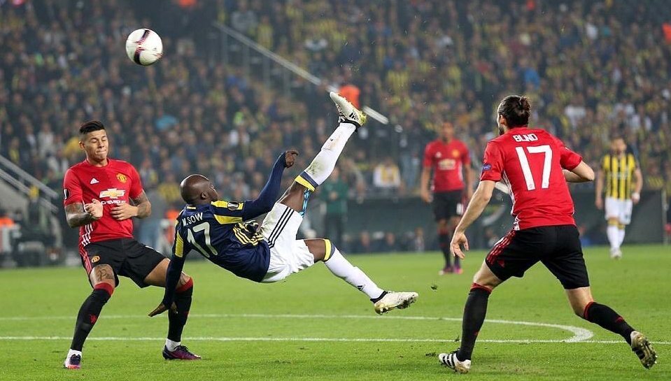 clappingmedia's tweet photo. Superbe ouverture du score de Moussa Sow face à Manchester United ! https://t.co/ODa7YhZUrl