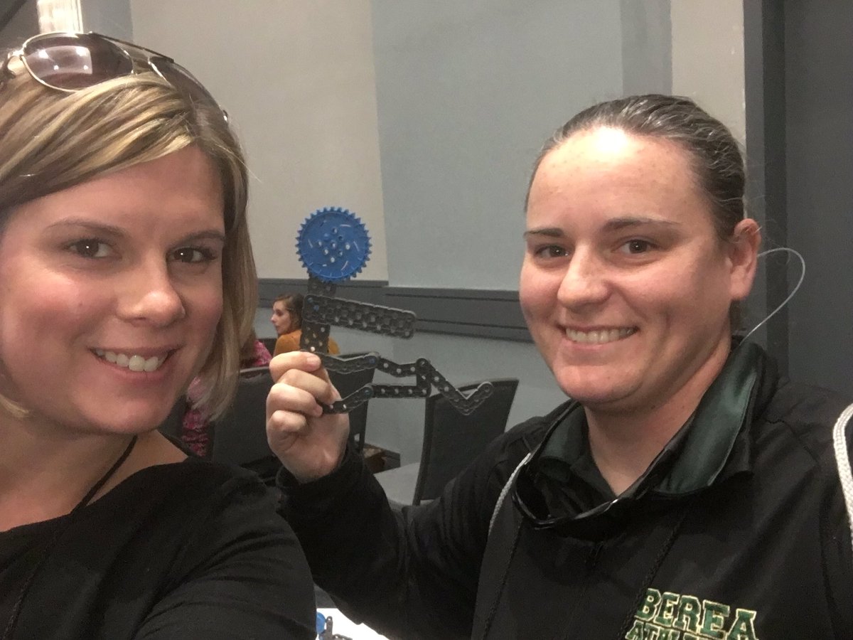 LanderLittleOne's tweet photo. Selfie w/ Sammy #FindSammy #BelieveInBereaMiddle #EdTech2016 @SharksRobotics @Berea_Middle https://t.co/1FWK4uRYXF
