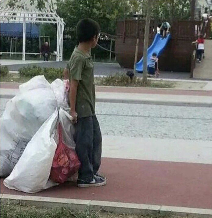 Memnun olmadığın hayatı, senin yerinde olmak isteyenleri düşünürsen fikrin değişir belki de.