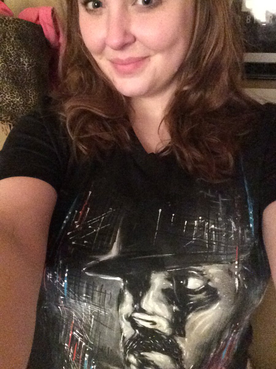 klshardybon's tweet photo. Representing #Taboo #TomHardy with my hand painted shirt kindly sent to me by my dear pal @dongraffiti https://t.co/LmRa3vonta