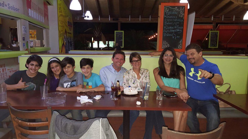 Terminando el cumple con familia y buenas amistades!
