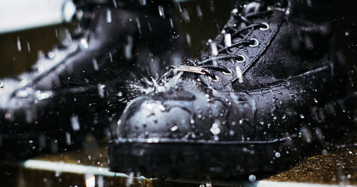 danner's tweet photo. Durable full-grain leather & GORE-TEX, our Danner Light offers superior waterproof protection. https://t.co/FG4E8uIV8S #portlandselect https://t.co/TzihAdeUqv