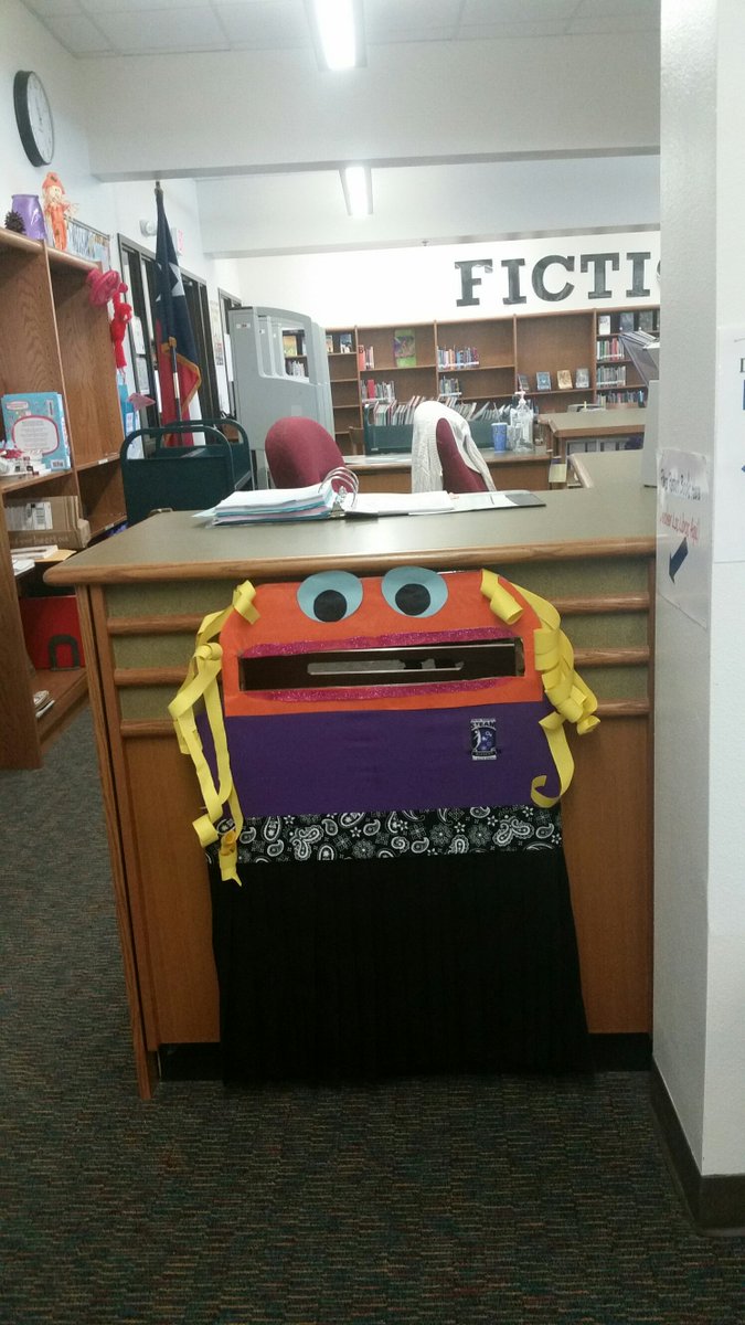 DISD_Libraries's tweet photo. Look at this super cute book return Ms. Rhodes has at the STEAM Academy! Love it! #awesomelibrary #Steam @jrhodesread @dallasschools https://t.co/obMZS8p5Al