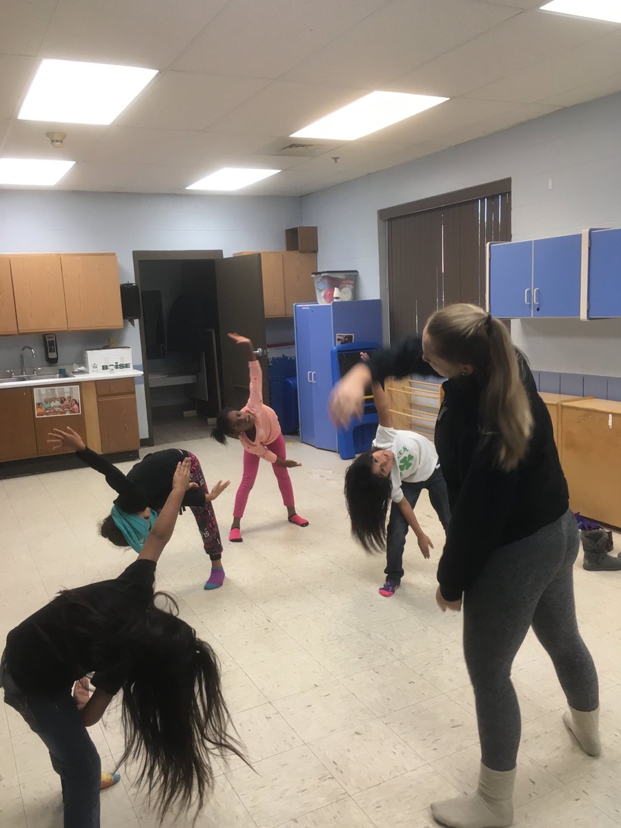 PerfOurselves's tweet photo. Ma Elisa leads the students through a stretching warm up! #performingourselves #knowyourbodyknowyourself https://t.co/YzgygrnmCr